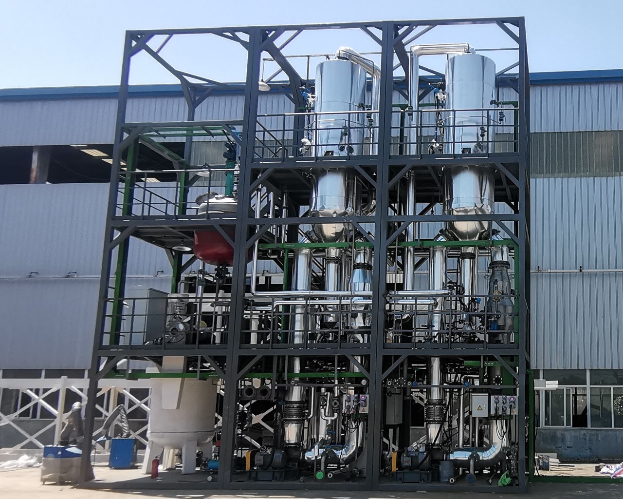 Seawater desalination skid-mounted evaporation system